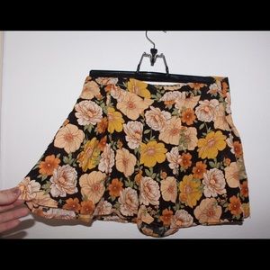 Super Cute (I like your skirt, SIKE) Skort✨🌻👑