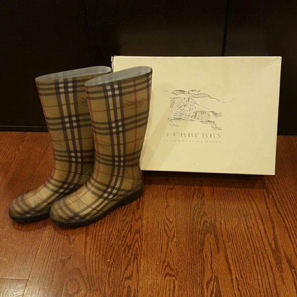 *sold* Burberry Rain Boots in size 6.5