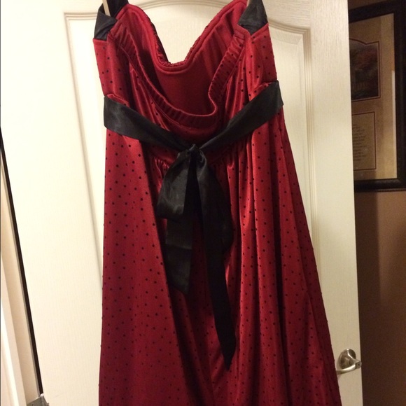 Dress - Picture 2 of 3