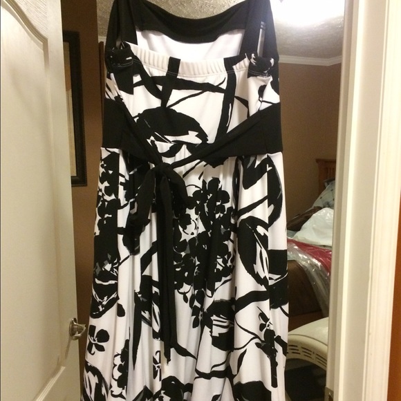 Dress - Picture 2 of 3