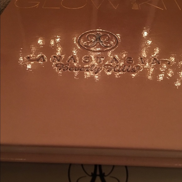 UNUSED MAKEUPPP!!!!! - Picture 4 of 4