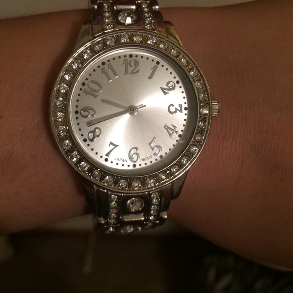 Beautiful Watch - Picture 2 of 4