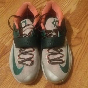 KD7 9.5 men/ Nike Hyper fuse size 10 men's