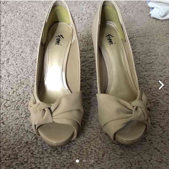 Fioni nude heels