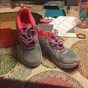 Nike Size 7 gray, pink and purple Wild Trail