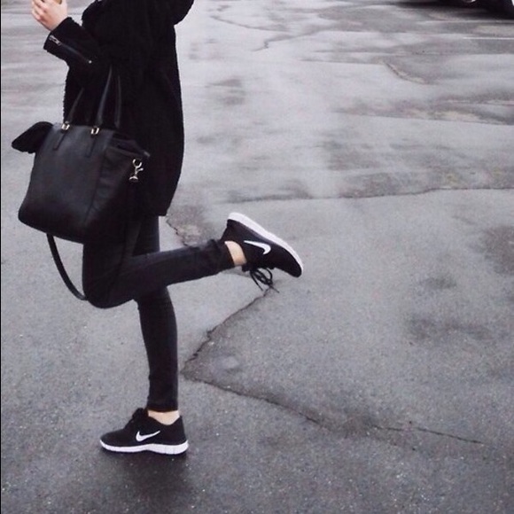 Nike Shoes - Nike Free 5.0