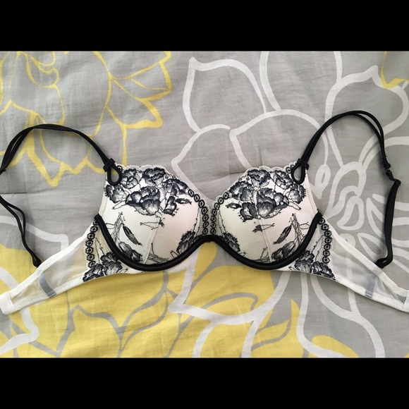 Victoria's Secret white lace embellished bra