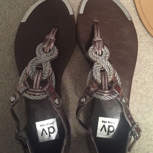 Thong sandals