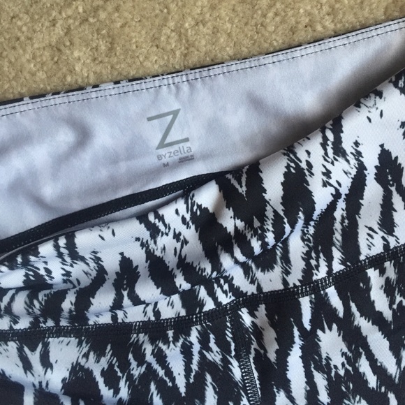 Zella Capri- NEVER WORN - Picture 2 of 2