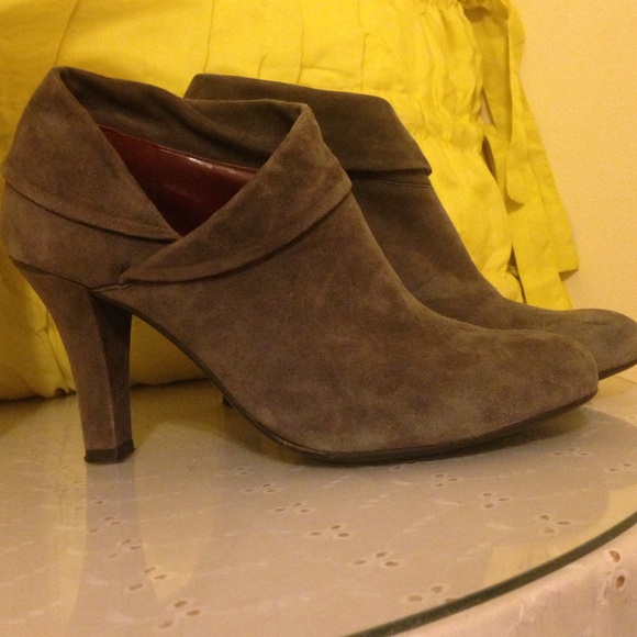 Enzo Angiolini Grey suede booties