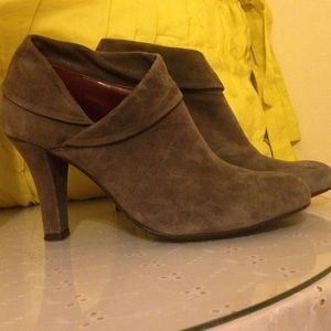 Enzo Angiolini Grey suede booties