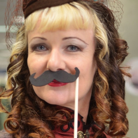 Meet your Posher, Catherine - Picture 1 of 1