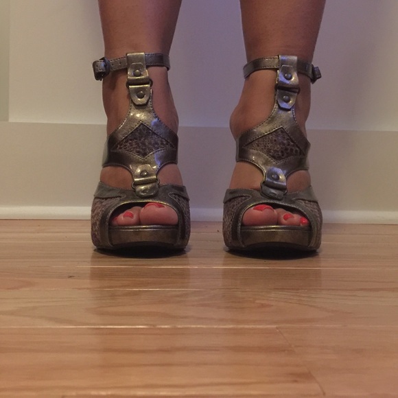 Delicious Metallic Python Heels - Picture 2 of 4