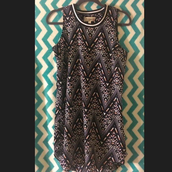 Long, Size Medium Patterned Fashion Top - Picture 1 of 3