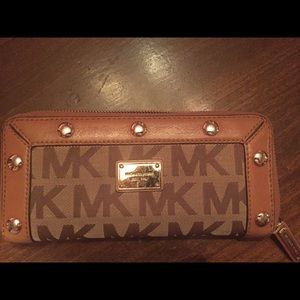 Auth. Michael Kors Brown Wallet