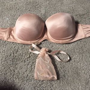 Victoria Secret nude strapless push-up bra