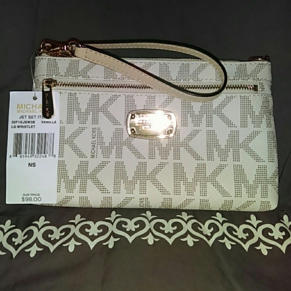 Michael Kors jet set vanilla large wristlet
