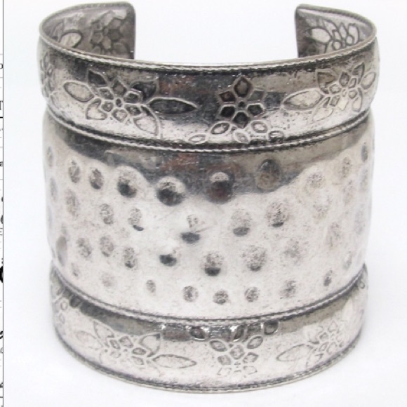 ✂️Last Call✂️ Metal Textured Cuff Bracelet-130
