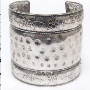 ✂️Last Call✂️ Metal Textured Cuff Bracelet-130