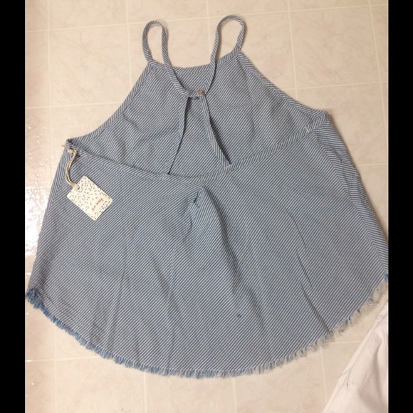 STRAPPY FLOUNCE HALTER TOP