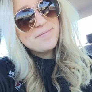 Meet your Posher, Maxine