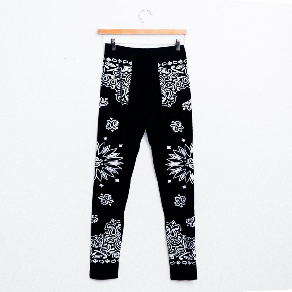 ⚡️NWOT⚡️ BLVCK SCVLE VV | Paisley Leggings