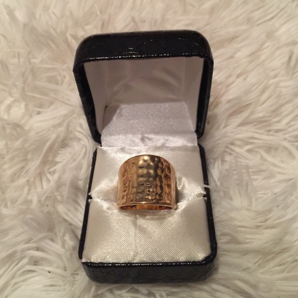 🔴LAST MARKDOWN🔴Gold Tone Hammered Ring size 8
