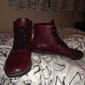 Dr. Martens LEYTON size EURO 41 (size 11 in w)