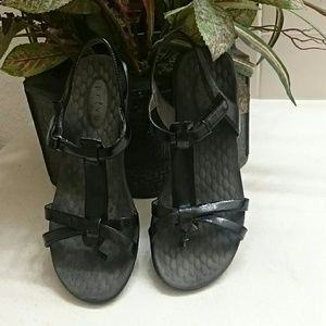 Privo by CLARK'S black sandals