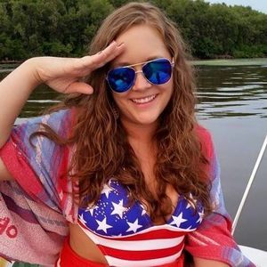 Meet your Posher, Courtney