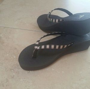 Sanuk flip flops