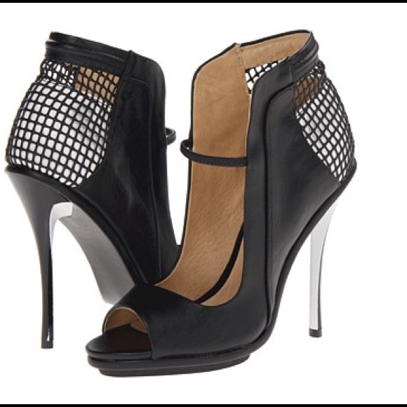 NIB L.A.M.B. Skylar Leather and Mesh Heel