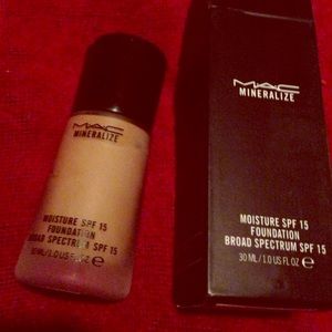 MAC mineralize foundation "nc35" SALE!'