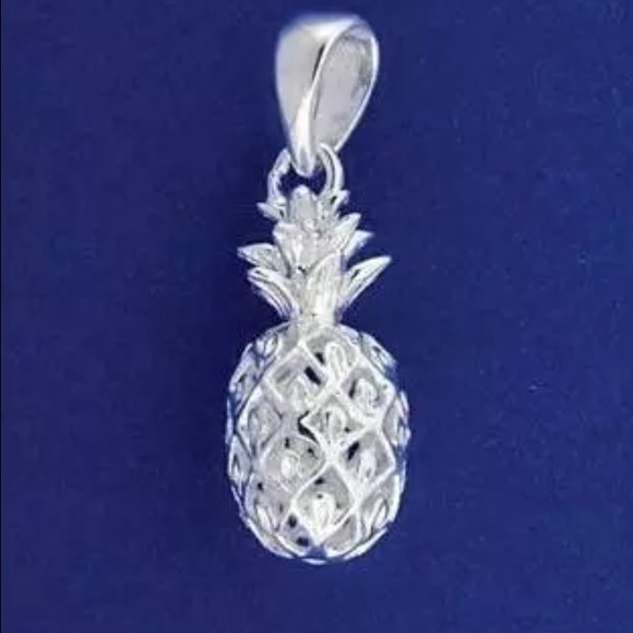 Silver hawaiian pineapple pendant