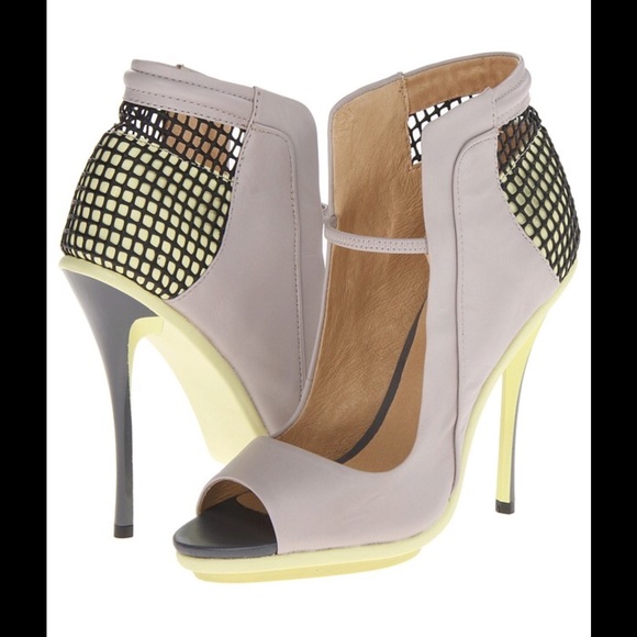 NIB L.A.M.B. Skylar Leather and Mesh Heel