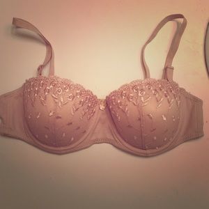 Darling cream bra with beautiful lace detail.