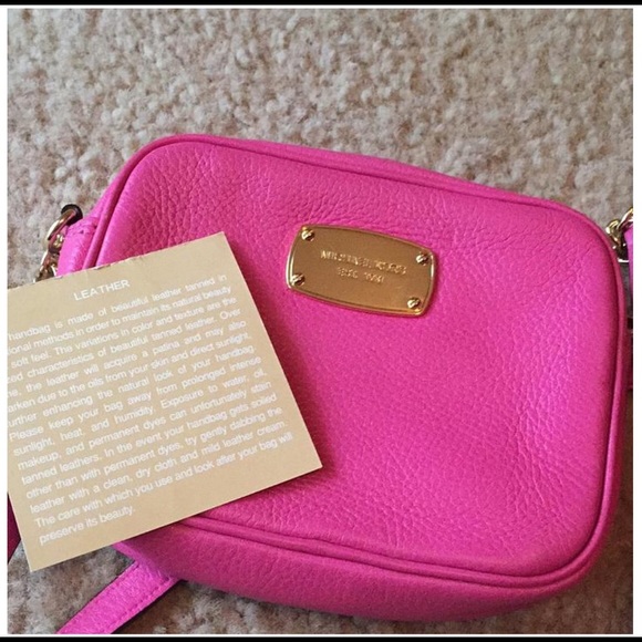 ❌SOLD❌SOLD❌SOLD❌Michael Kors CrossBody Charlton🌷 - Picture 2 of 4