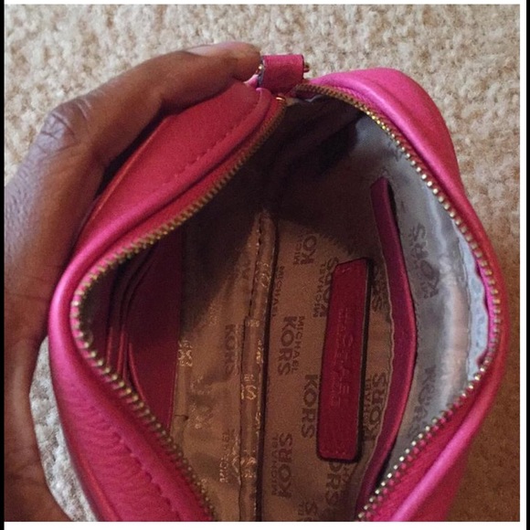 ❌SOLD❌SOLD❌SOLD❌Michael Kors CrossBody Charlton🌷 - Picture 4 of 4