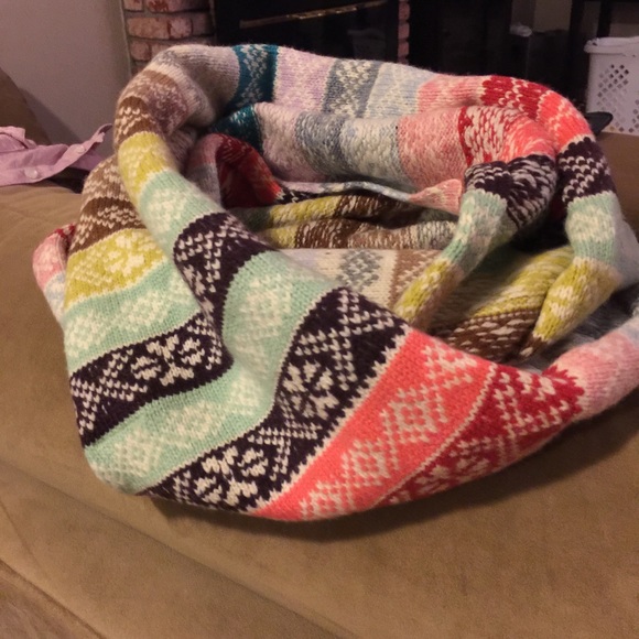 Gap Fair Isle Multicolor infinity wool scarf.