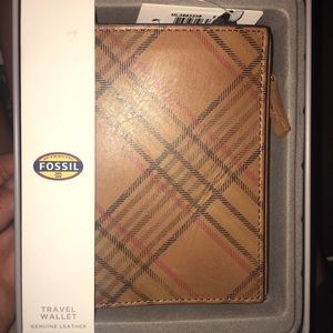 Fossil travel wallet for men