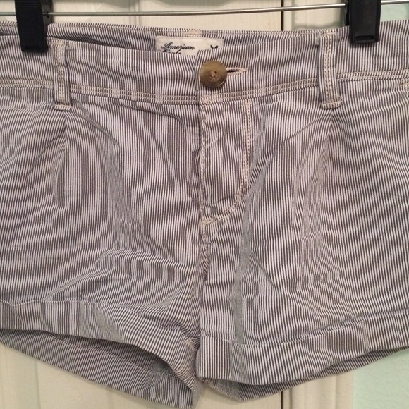 American Eagle Outfitter sear-sucker shorts