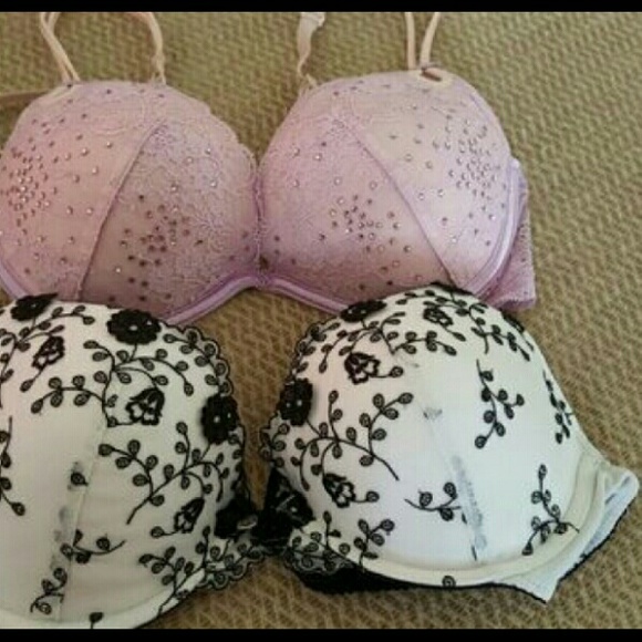 Victoria secrets bras.