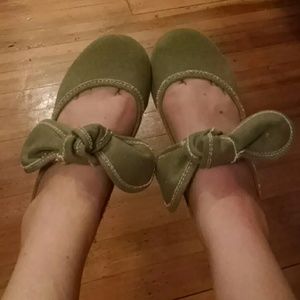 Big Buddha sage green flats size 7.5