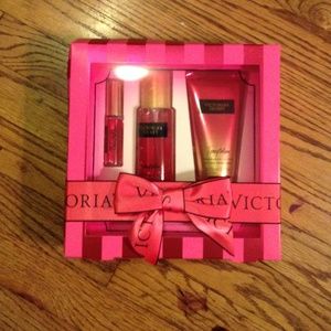 Victoria's Secret Temptation Scent Set