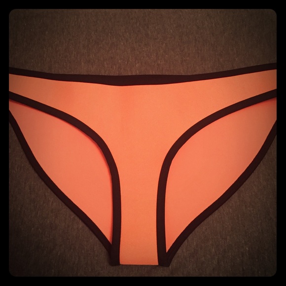 NWOT Triangl Milly Arizona Sunset Bottom