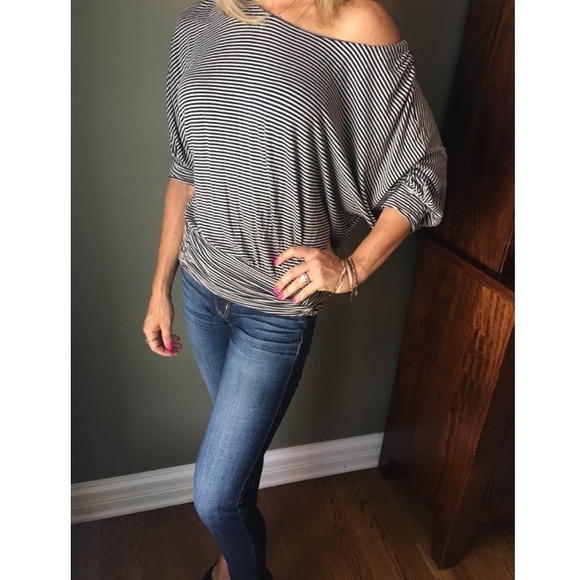 Tops - 🎉 EUC! 🎉 Max Studio XS Specialty Product Top