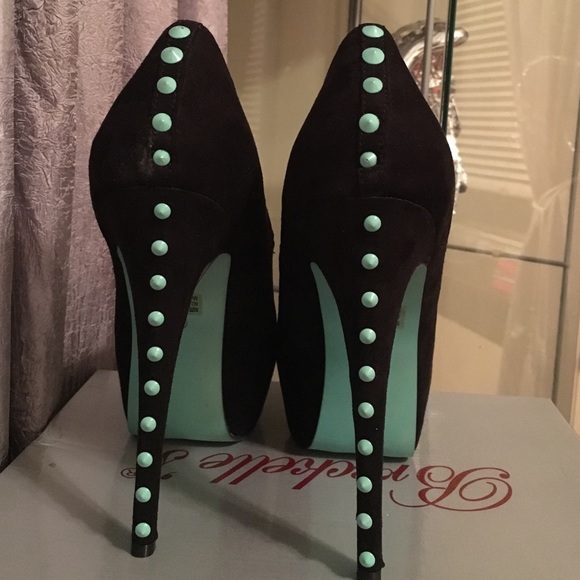 Black Vegan high heels w/stud detail on the heel - Picture 2 of 4