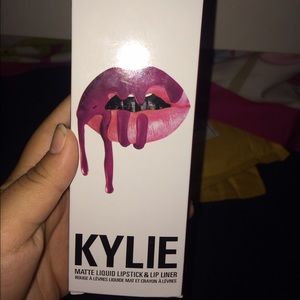Kylie  poise k lip kit