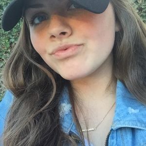 Meet your Posher, Brooke