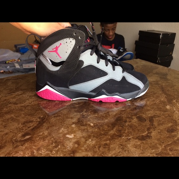 Retro 7s SIZE 4Y